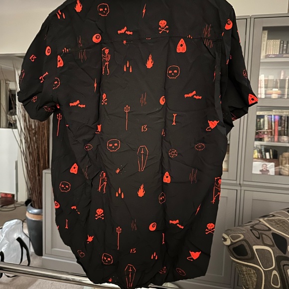 Graphic button down - Picture 2 of 3